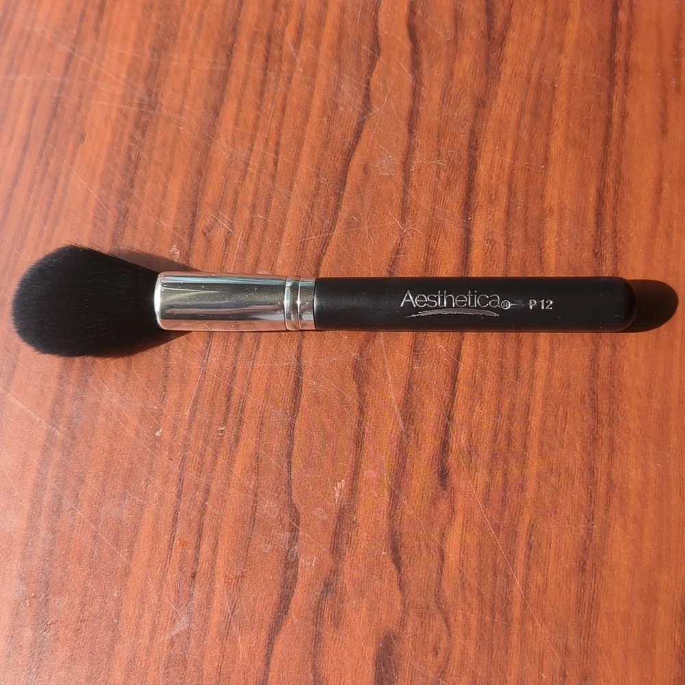 Powder Foundation & Blending Brush - Picture 1 of 3